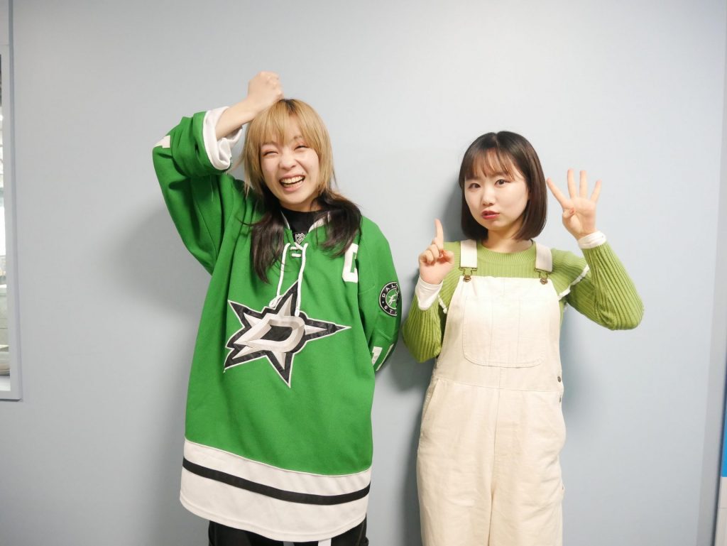 はるかぜに告ぐ　とんず（左）、一色といろ（右）